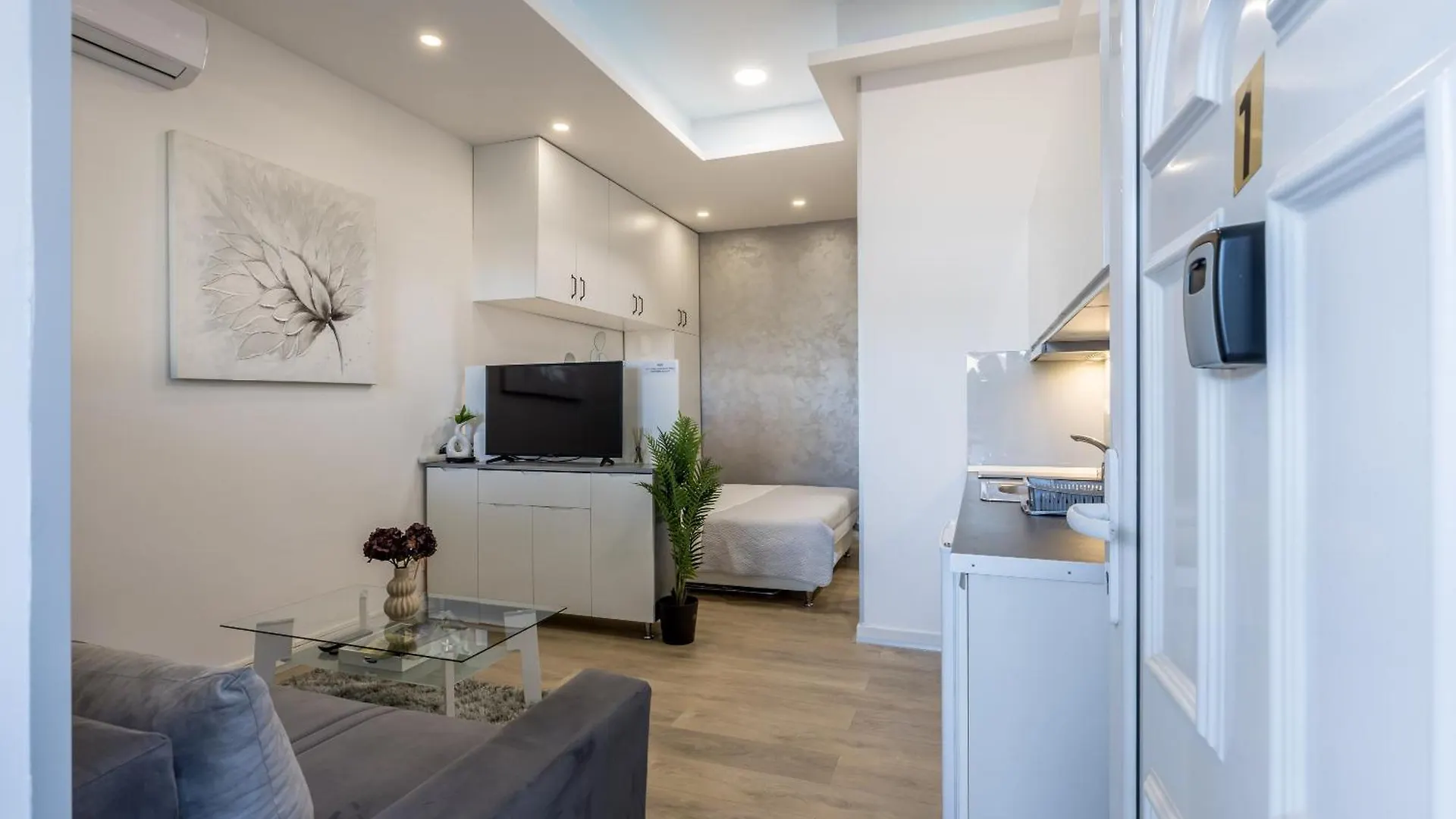 Studio Apartments Twins Split