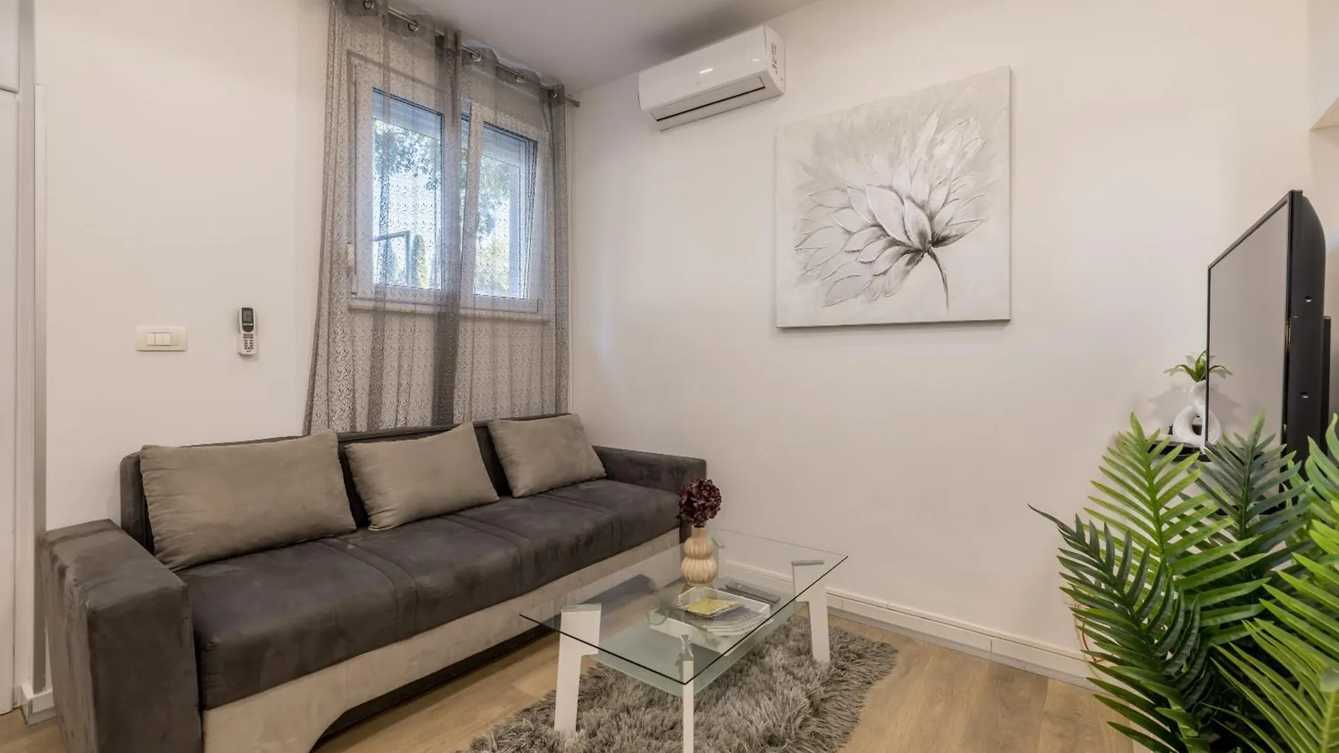 Studio Apartments Twins Split